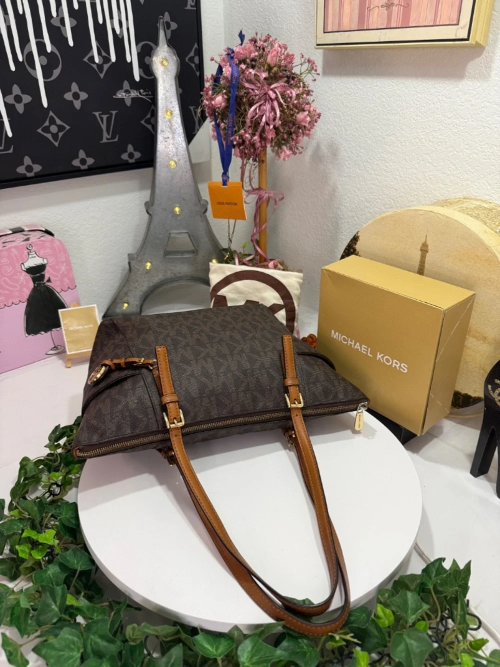 CHIC MICHAEL KORS BROWM MONOGRAM TOTE BAG! (W/MK FOB)